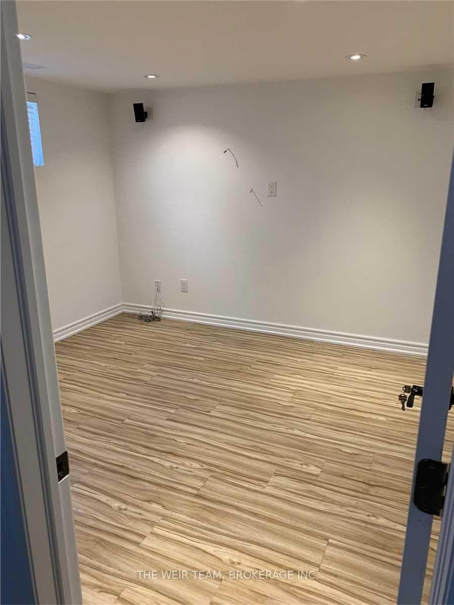 72 Finch Avenue Unit Lower photo 4