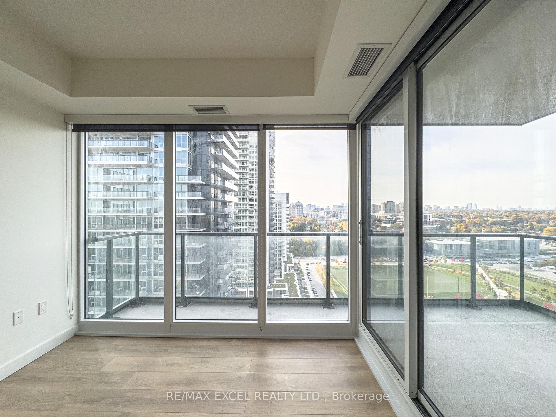 95 McMahon Drive Unit 2209 photo 4
