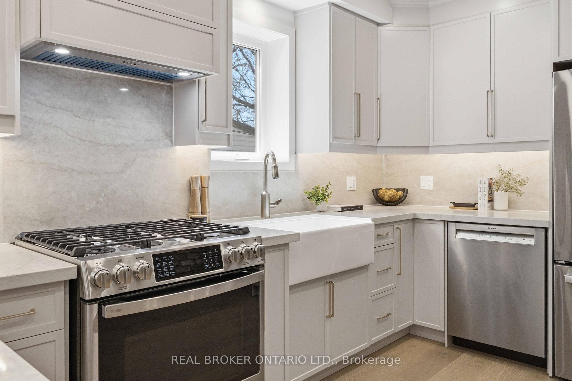 54 Moberly Avenue photo 18