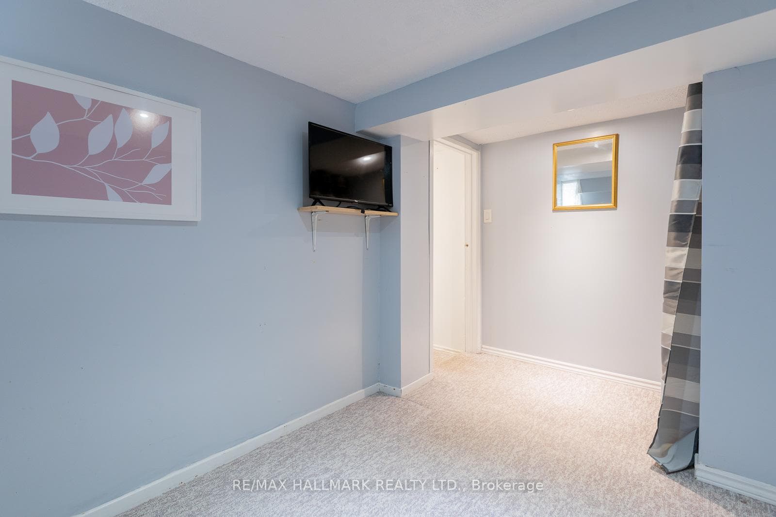 945 Pharmacy Avenue photo 35