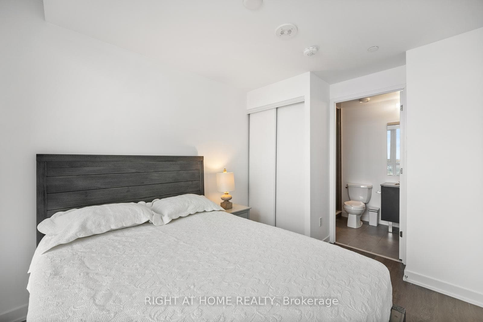 8 Tippett Road Unit 607 photo 21