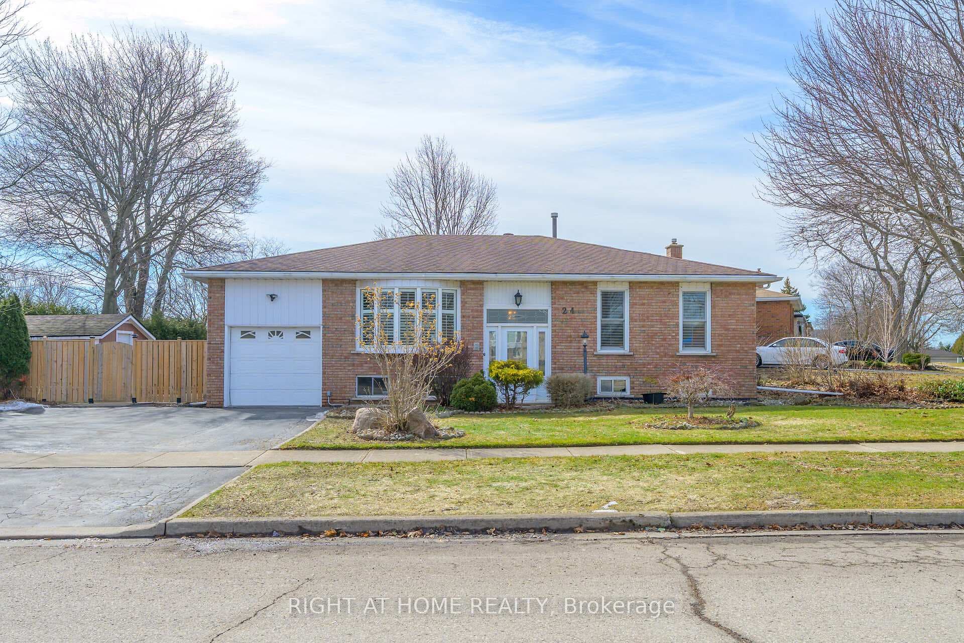 24 Milverton Close photo 1