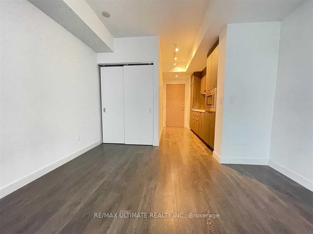 215 Queen Street Unit 1407 photo 9