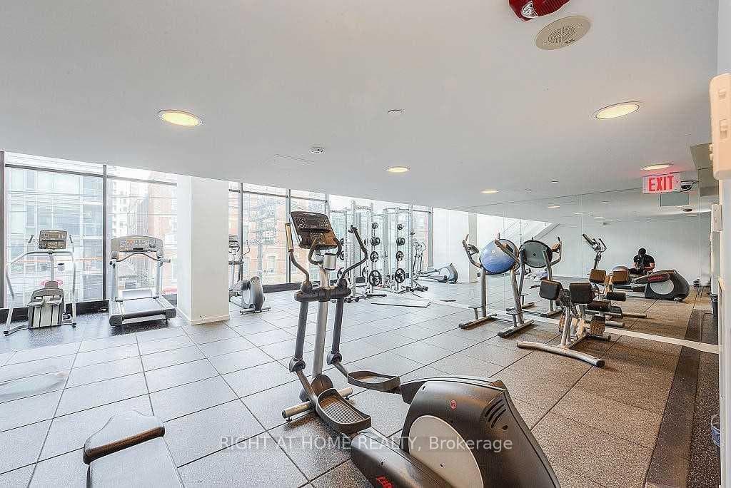 629 King Street Unit 1301 photo 24