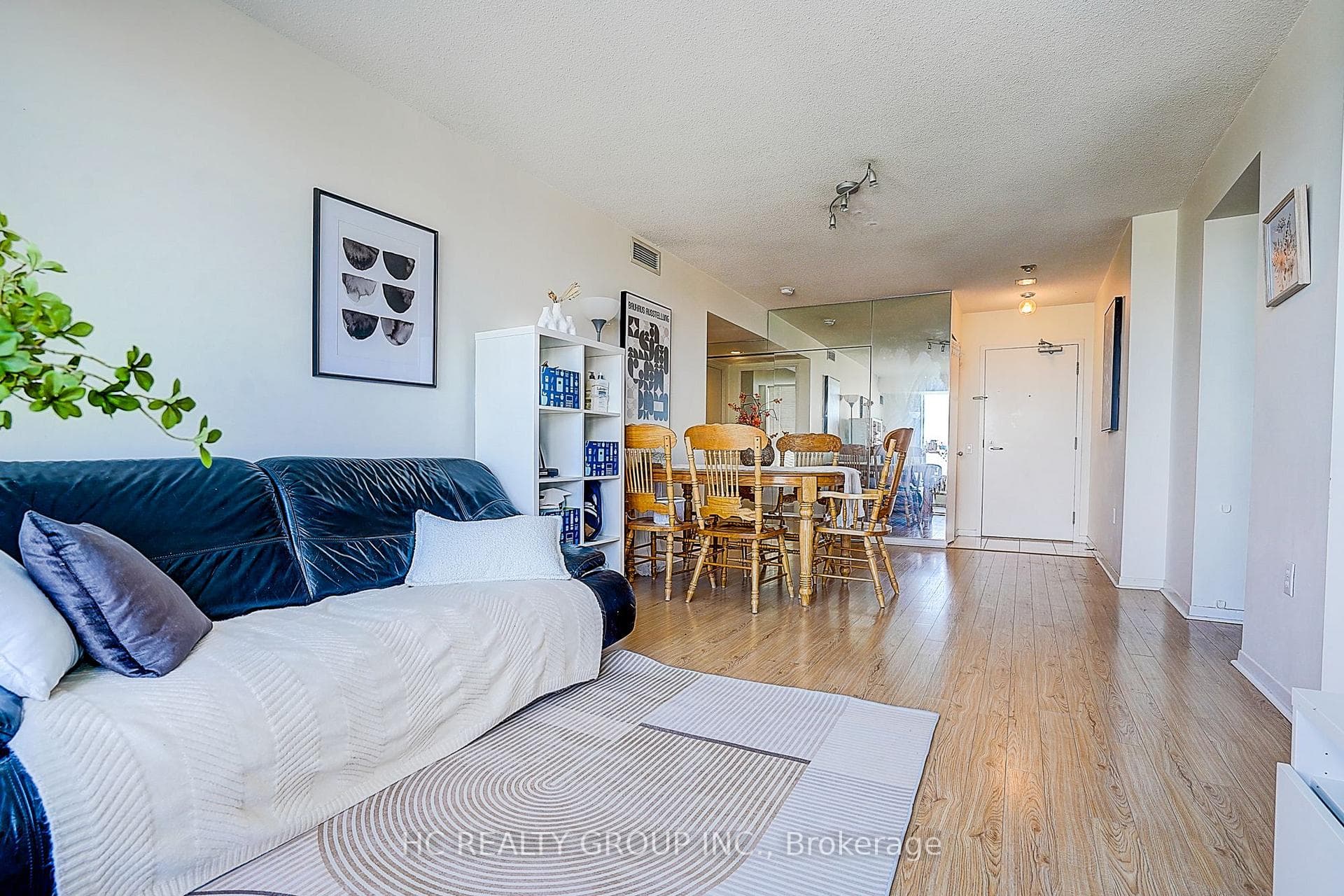 21 Overlea Boulevard Unit 1602 photo 7