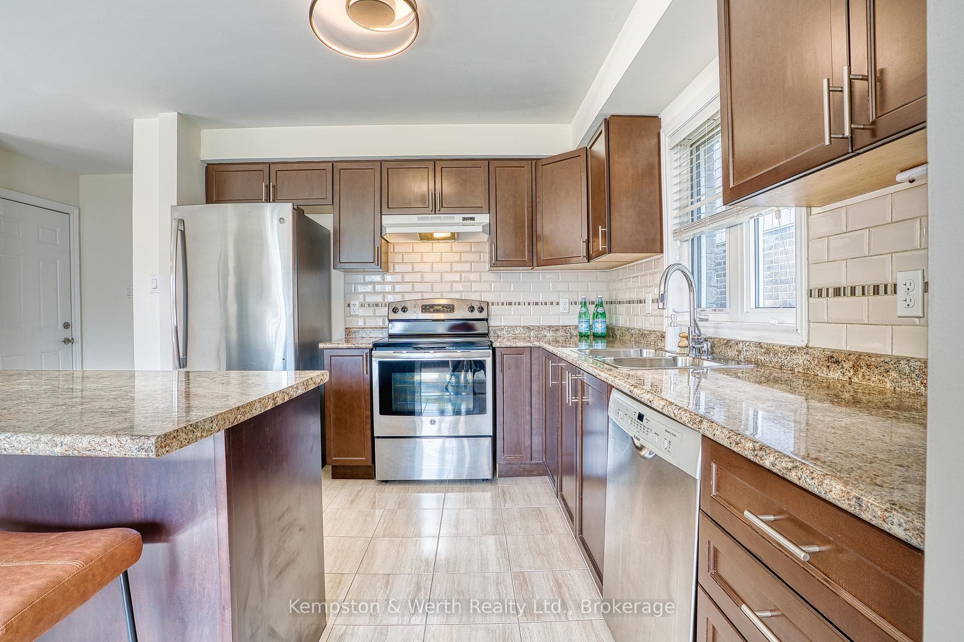 948 Adams Avenue photo 15