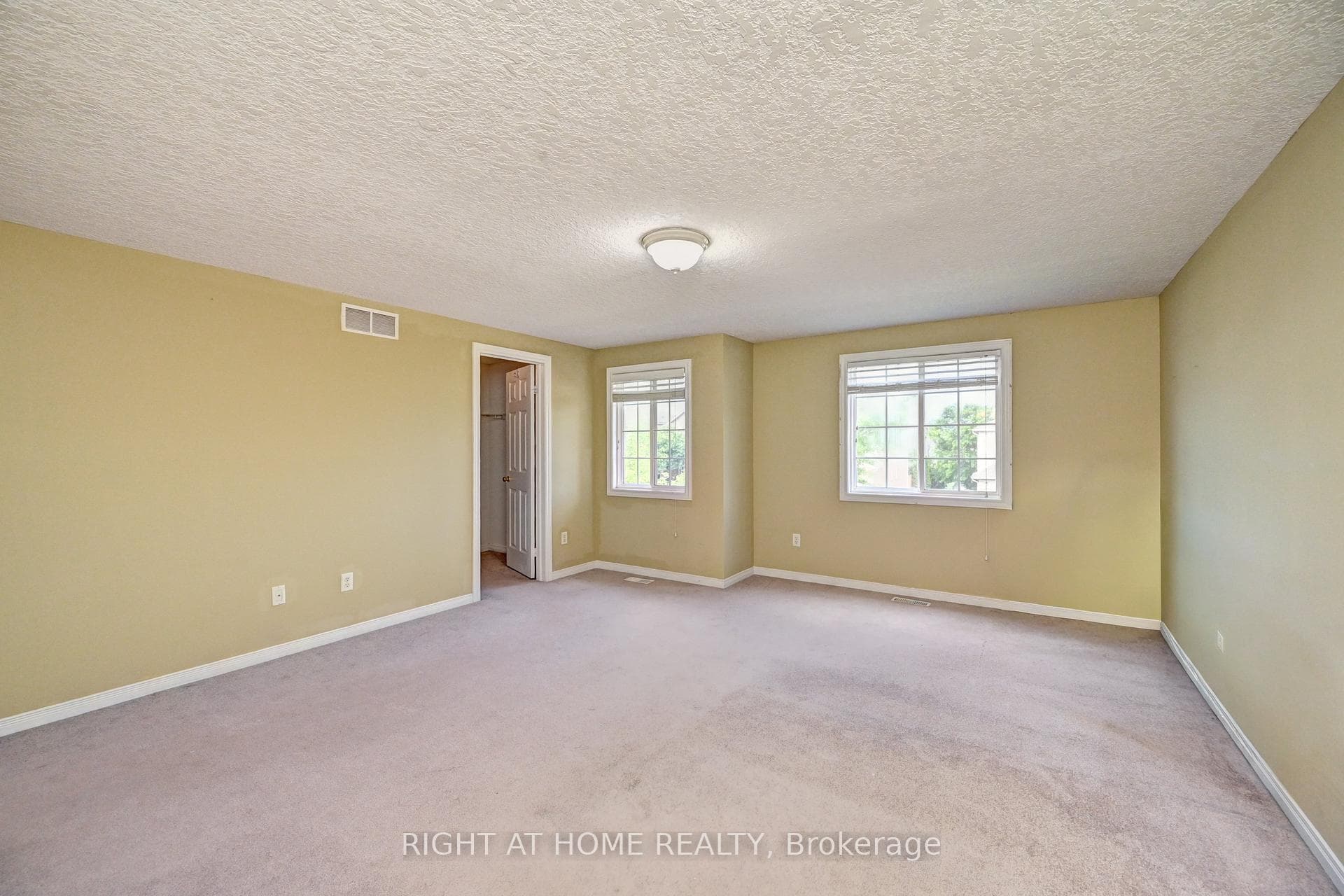 760 Paris Boulevard photo 21