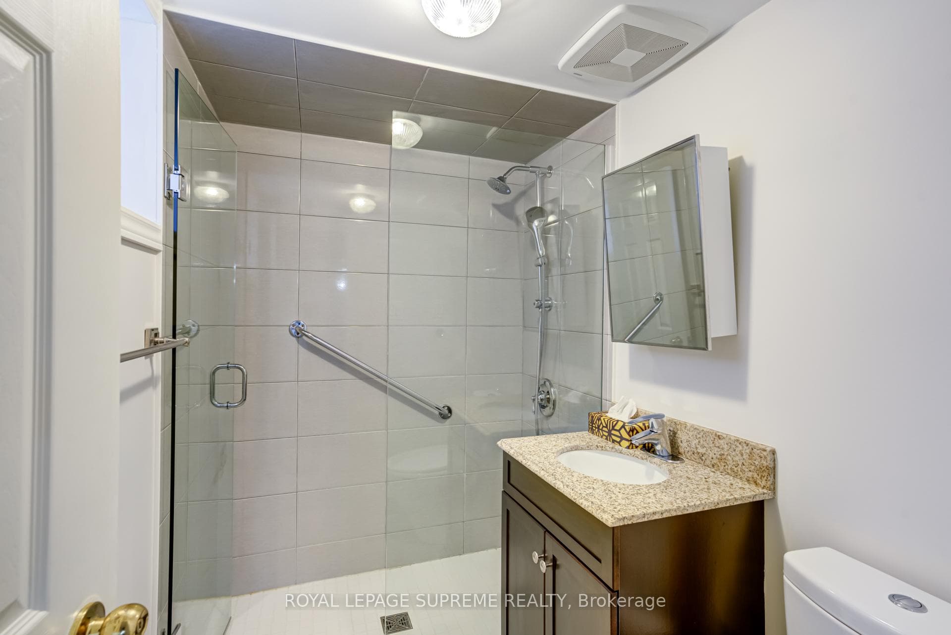 160 Shanly Street Unit Main & Lower photo 27