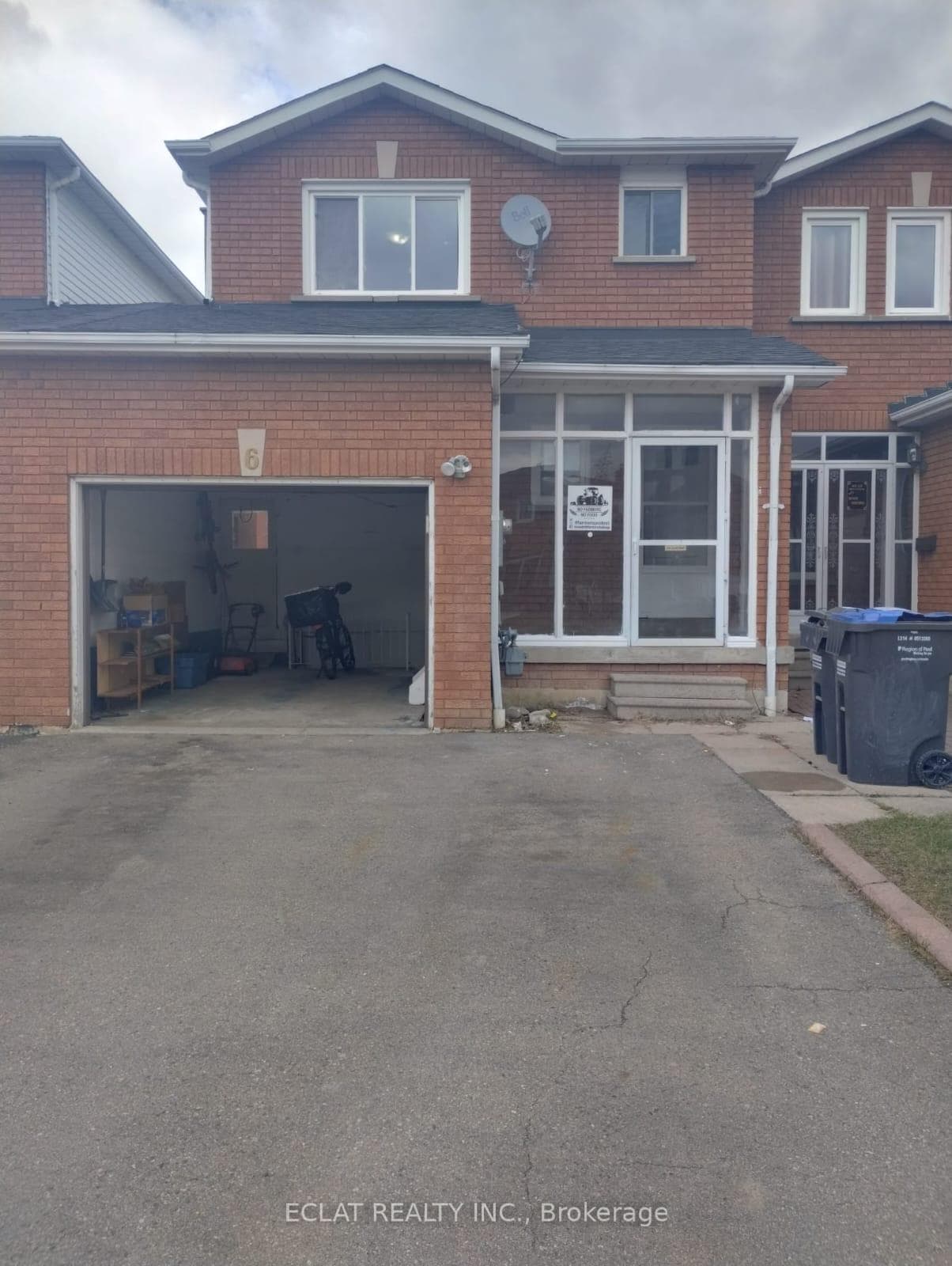 6 Dutch Crescent photo 1