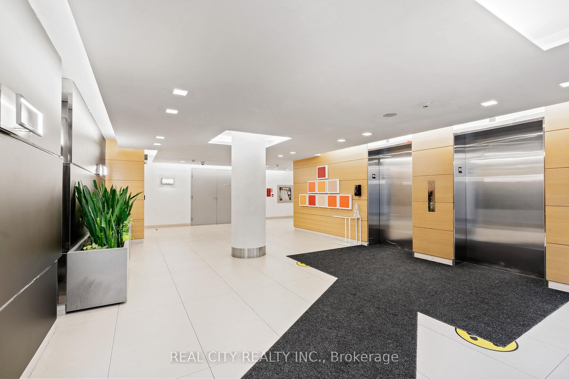 29 Queens Quay Unit 626 photo 18