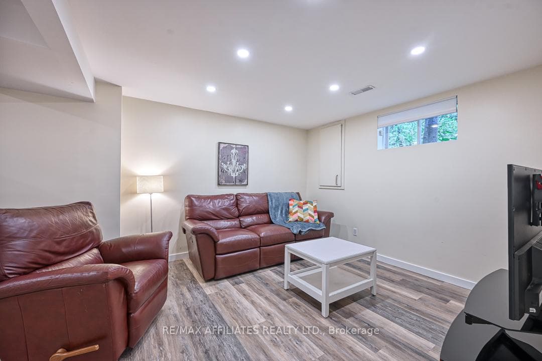 1635 ROYAL ORCHARD Drive photo 29