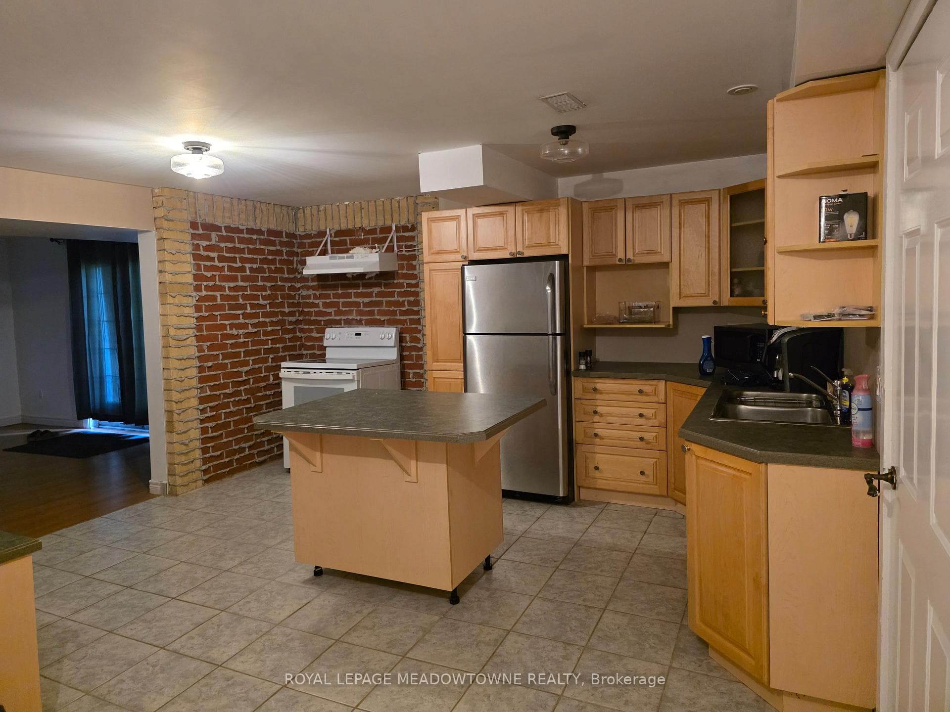 13727 Creditview Road photo 20