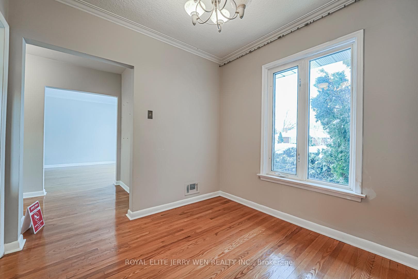 12 North Heights Road Unit Upper photo 5