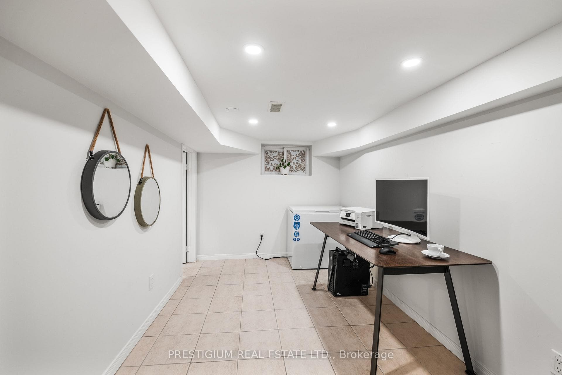 556 Davisville Avenue photo 35