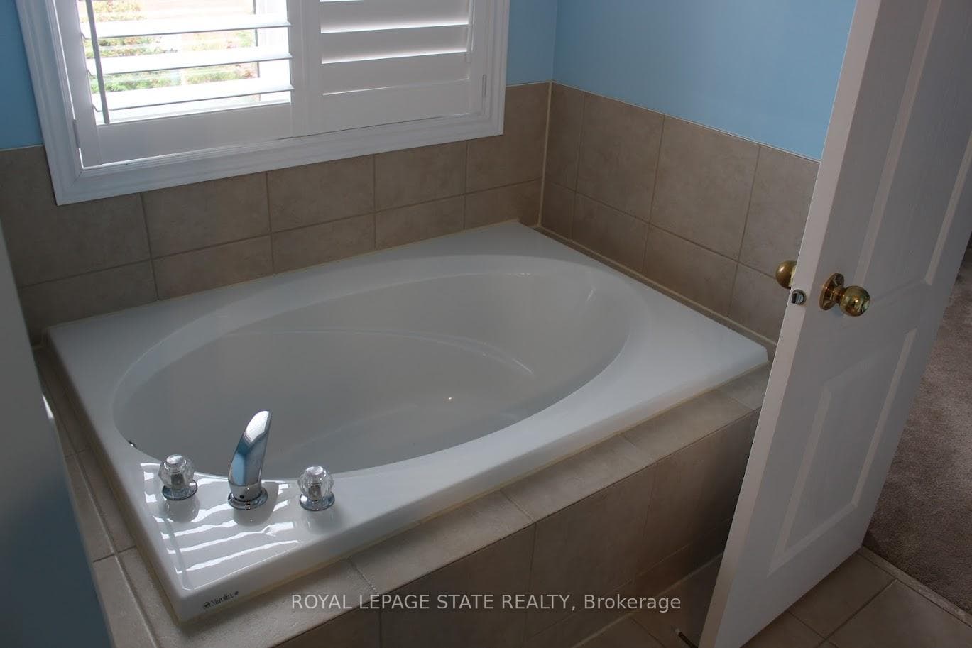 2128 Blackforest Crescent photo 15