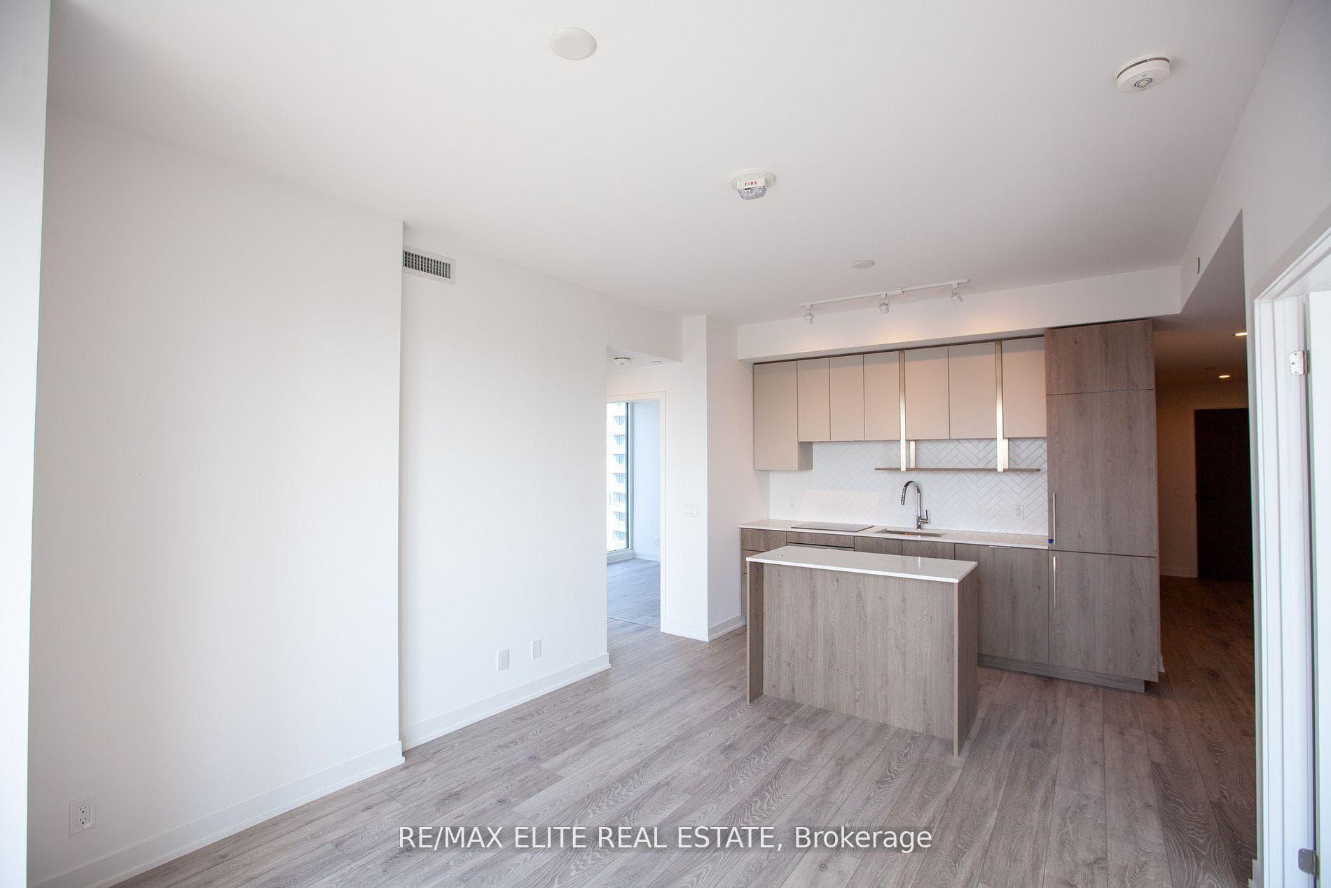 15 Holmes Avenue Unit 1704 photo 3