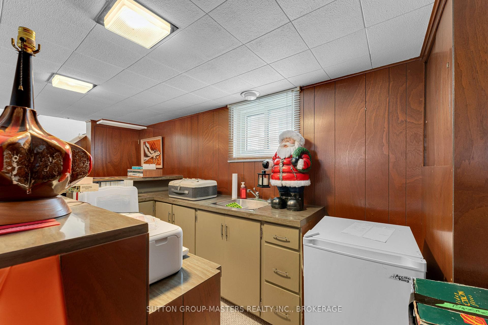 913 Victoria Street photo 25