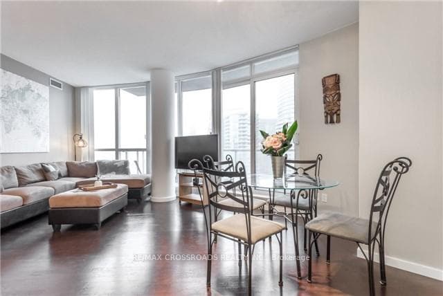 218 Queens Quay Unit 2601 photo 4