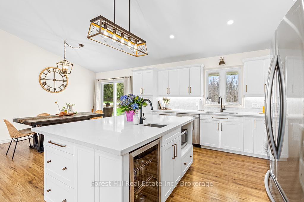 Beautiful modern Kitchen features large island