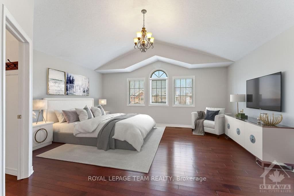 96 BOREALIS Crescent photo 15
