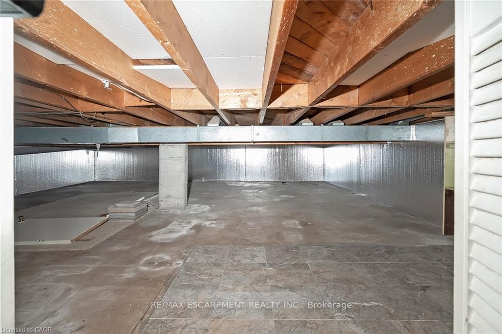 652 Ardleigh Crescent photo 31