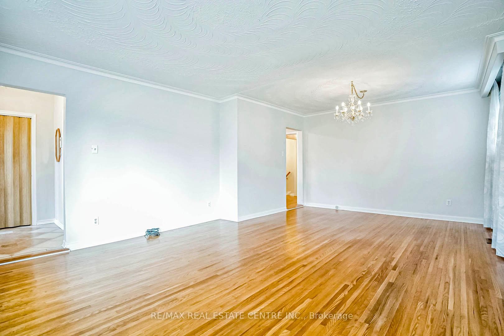 85 Tansley Avenue photo 9
