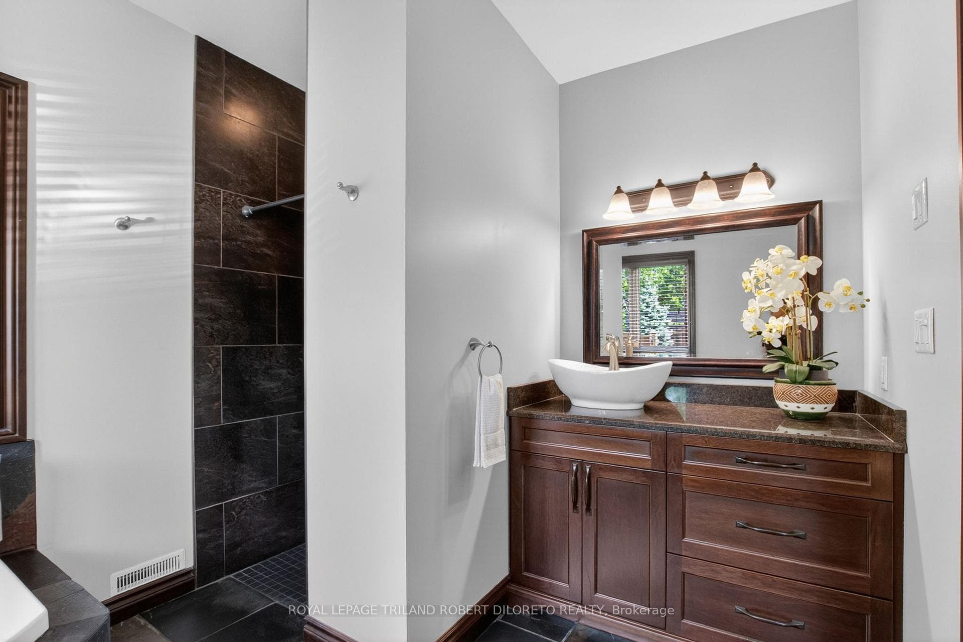 103 Union Avenue photo 23