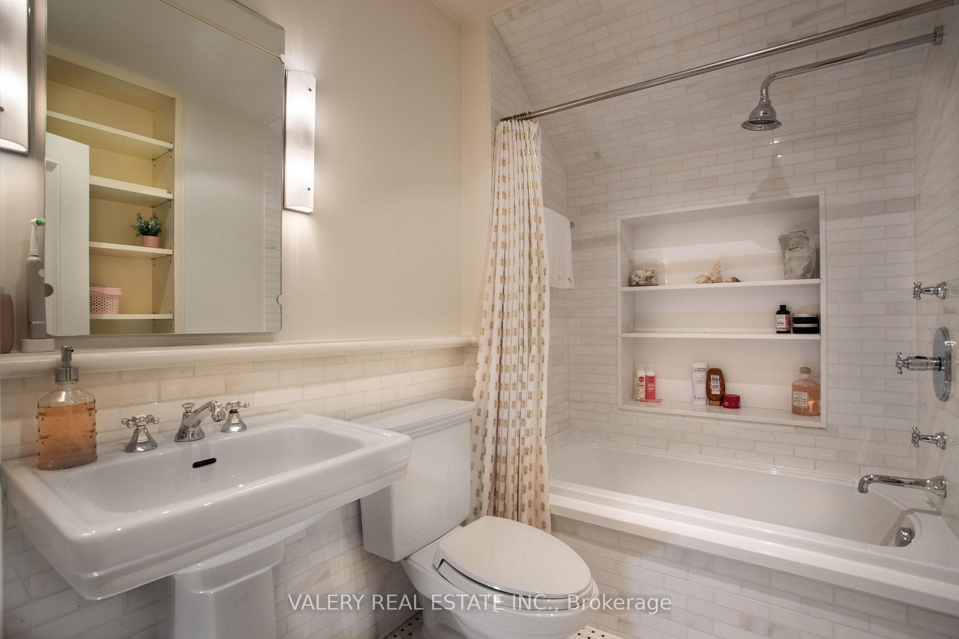 3rd Bedroom Ensuite (5th Bathroom)