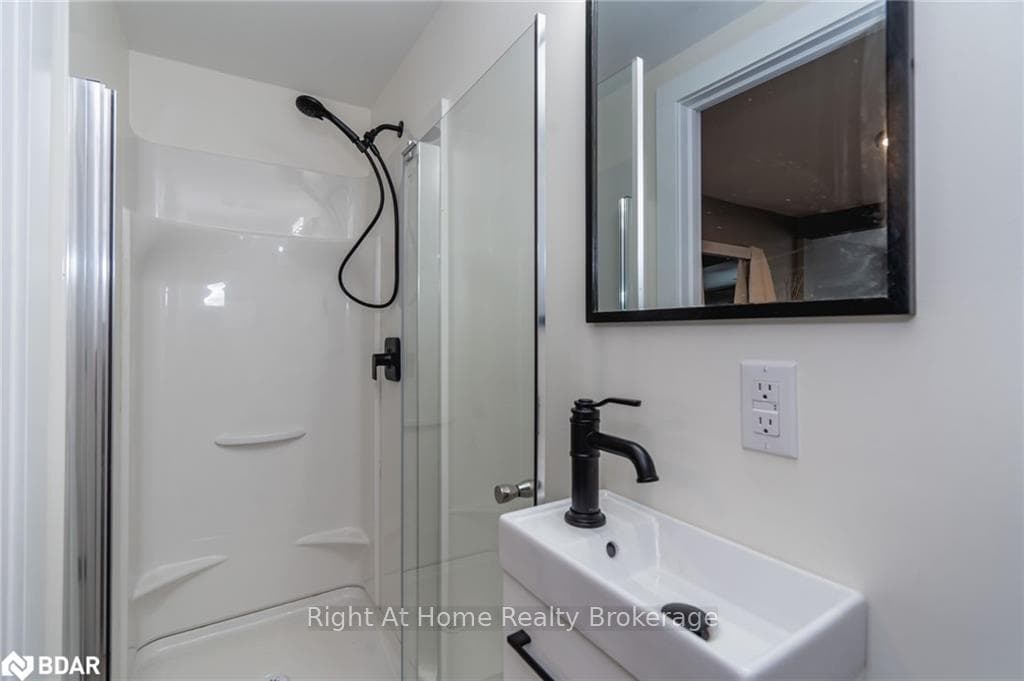 95 JAMES ST E Street photo 26