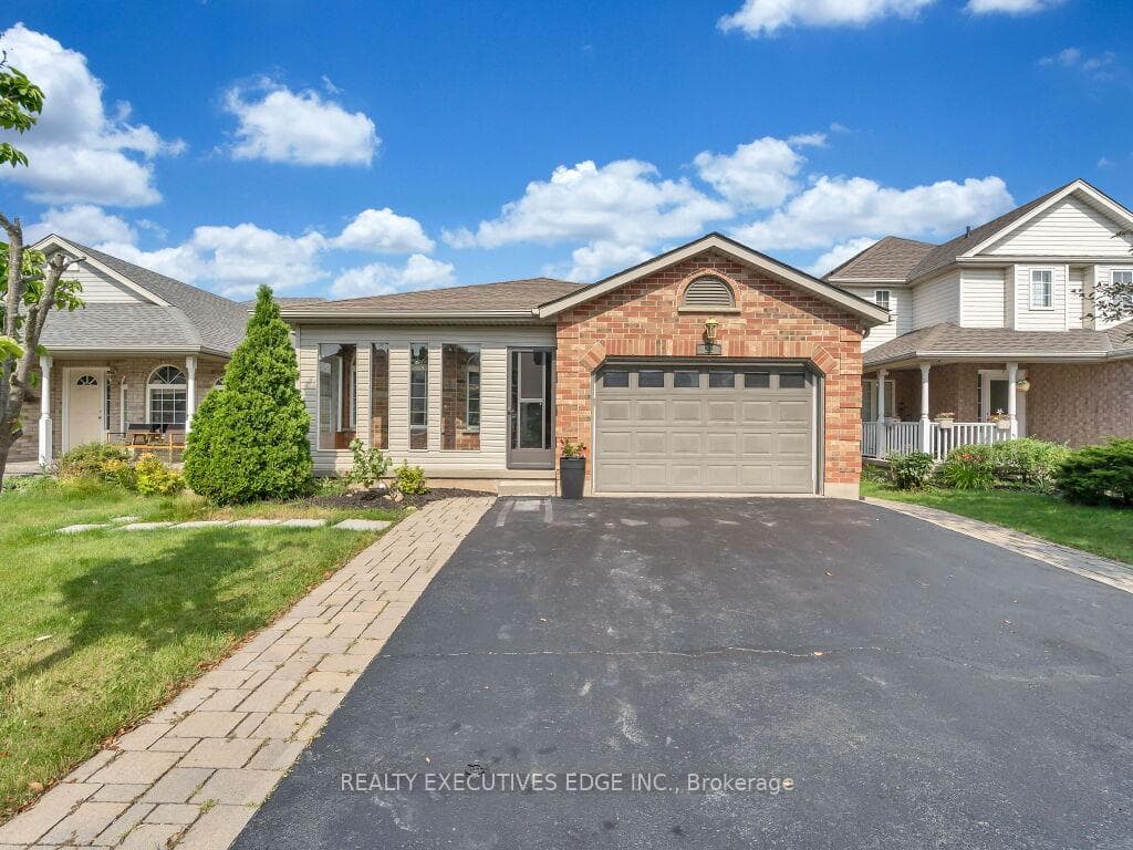 21 Munroe Crescent photo 1