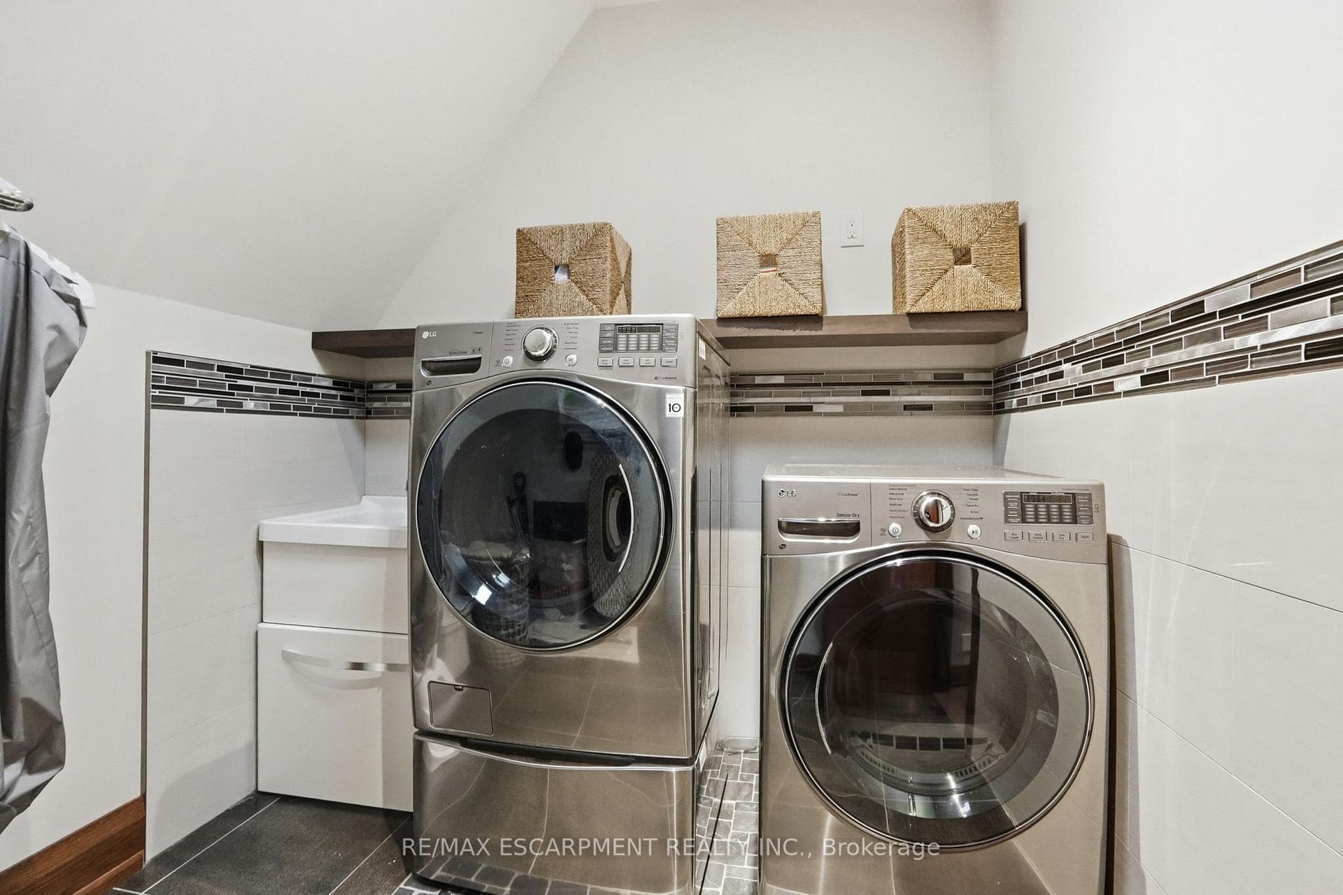 630 Kedleston Way photo 34