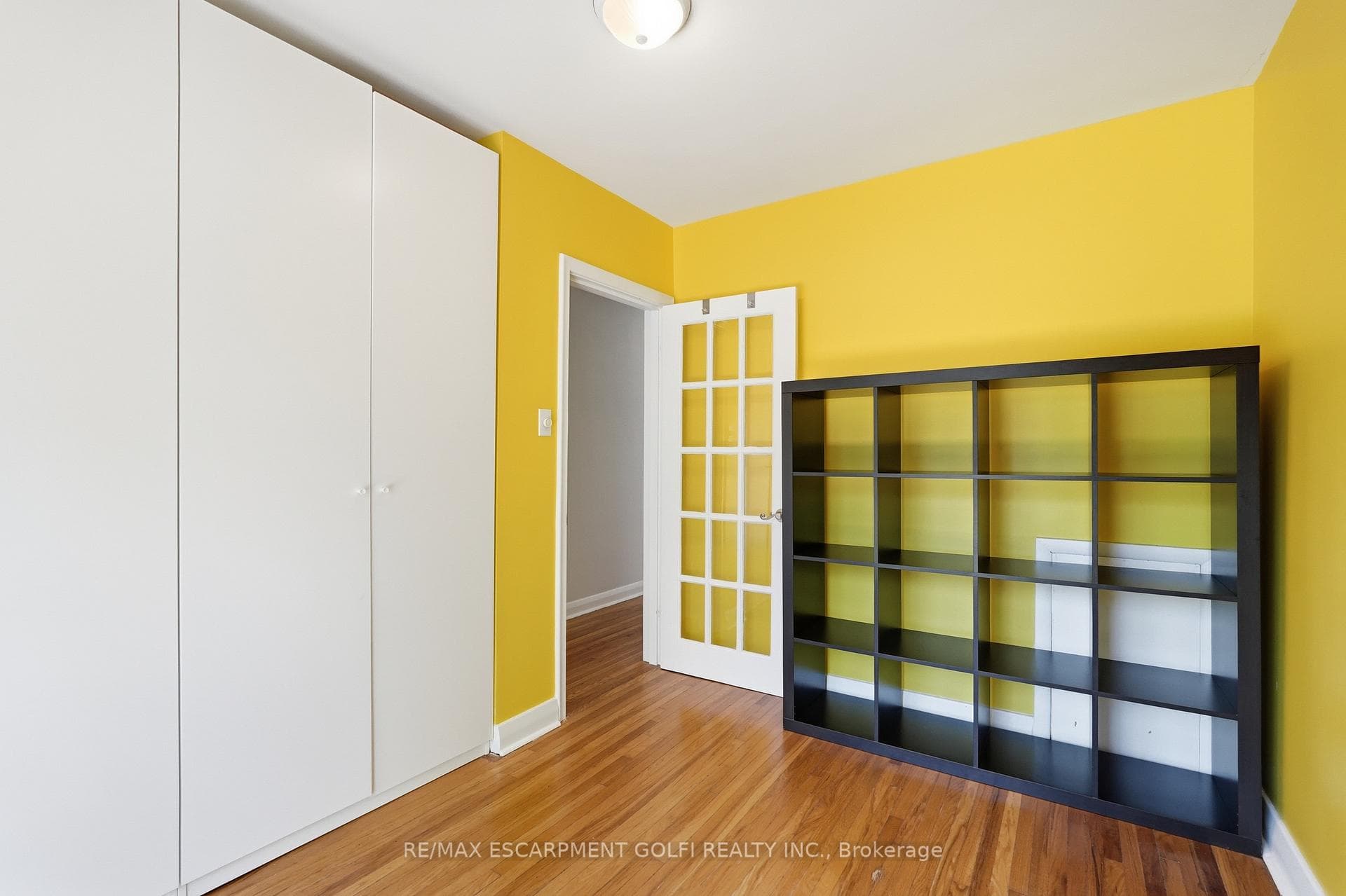 764 Brucedale Avenue photo 17