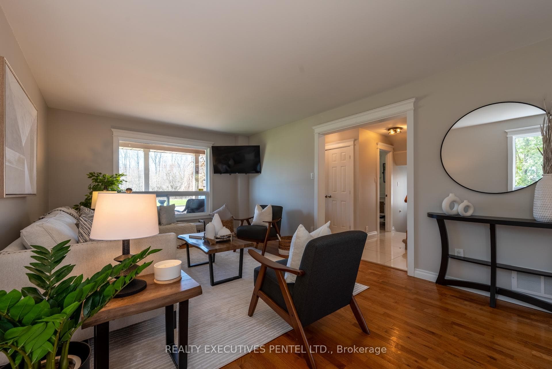 613 Daintry Crescent photo 9