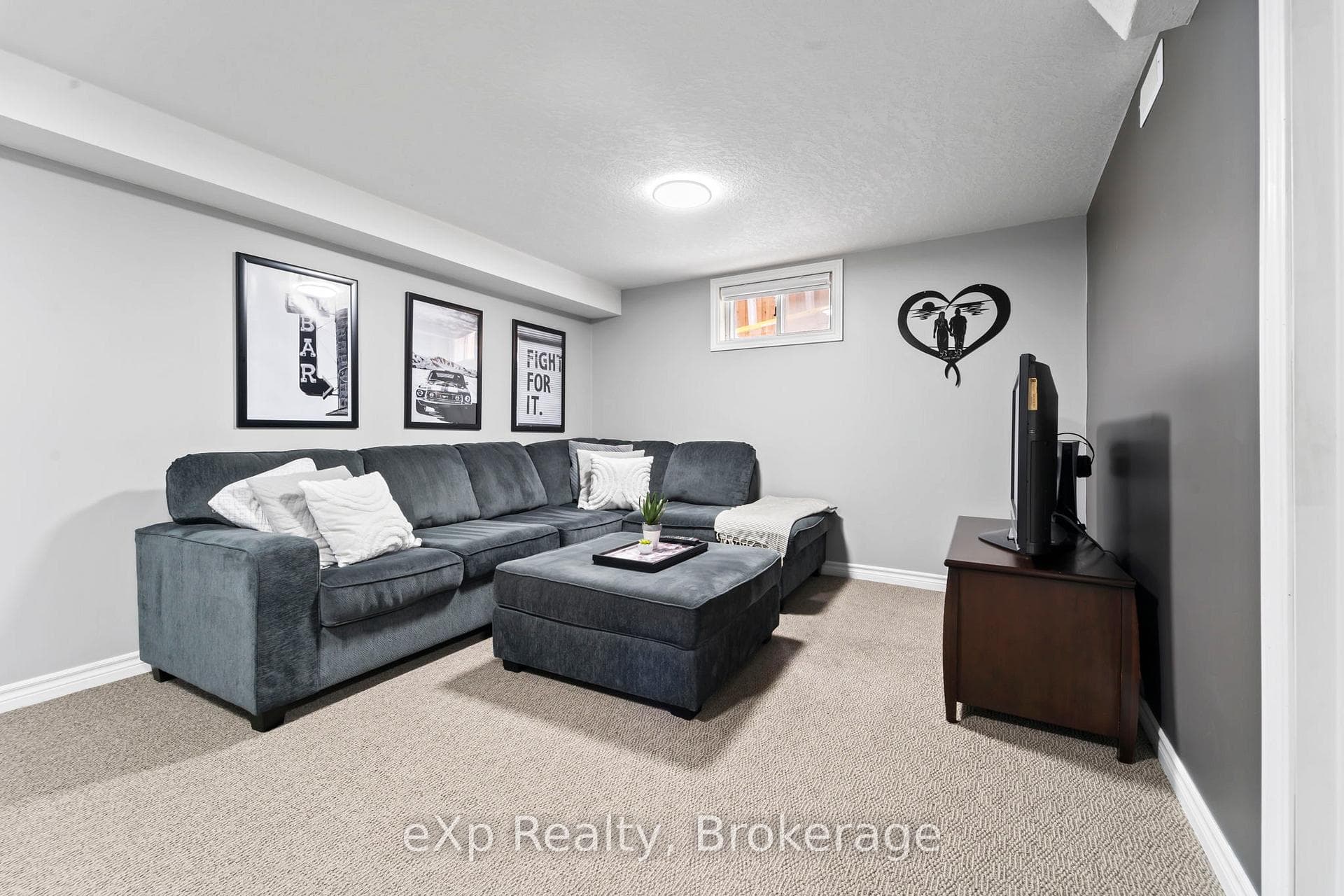 470 QUEEN Street photo 20