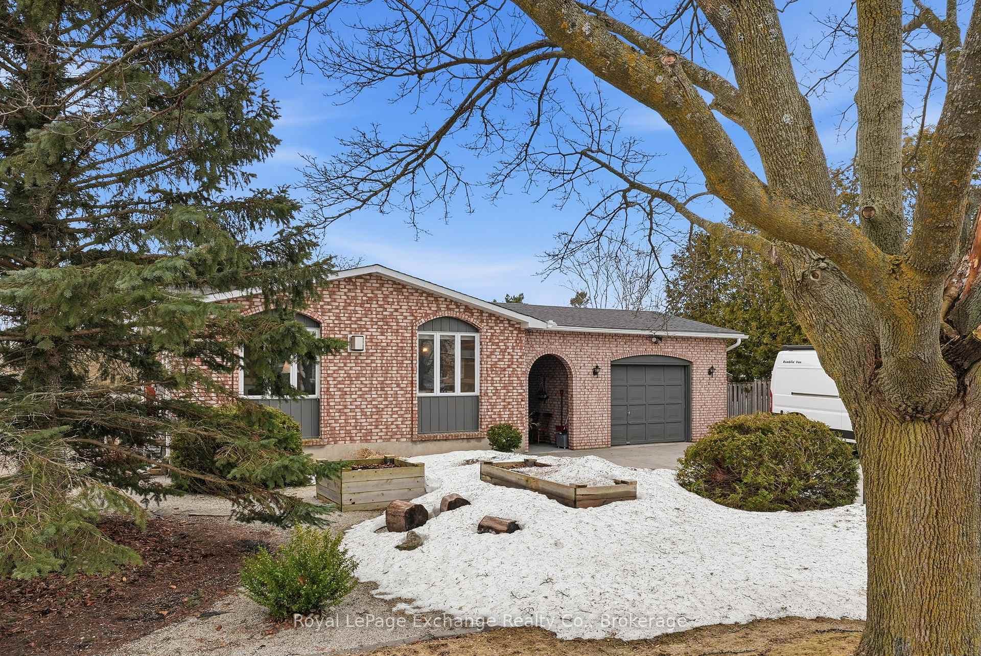 446 Highland Drive photo 3