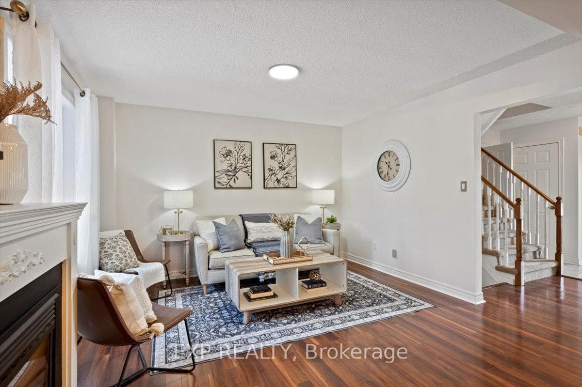 Bright Spacious Living Room!