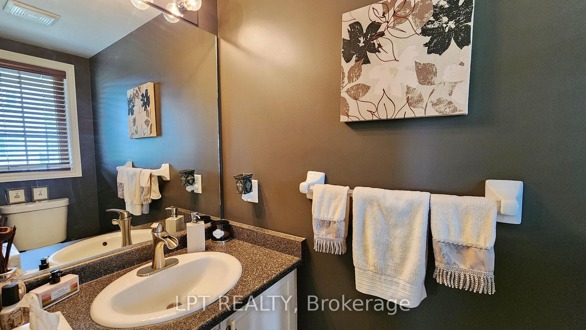 17 Silver Maple Crescent photo 14