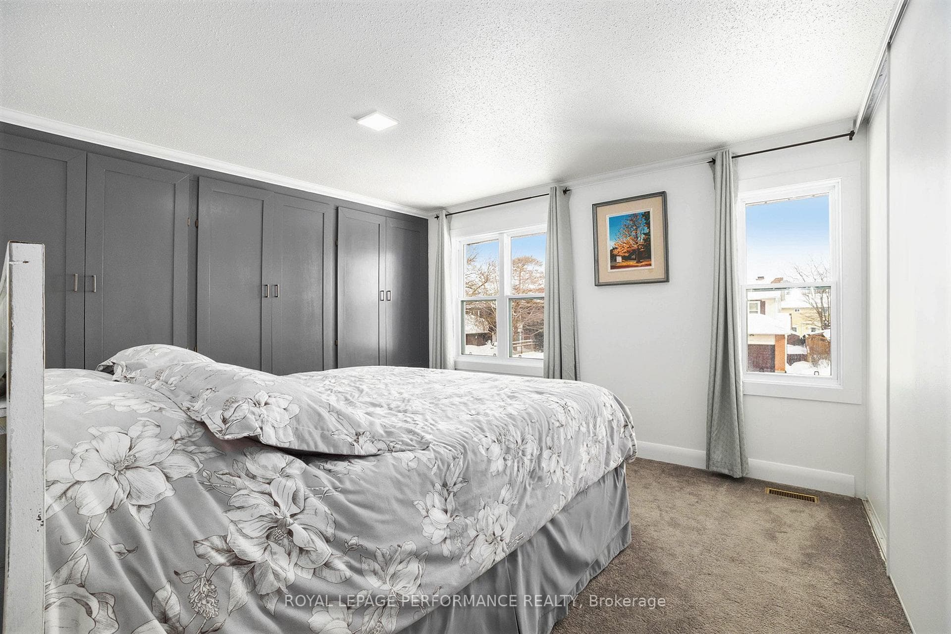 1070 St Germain Crescent photo 16