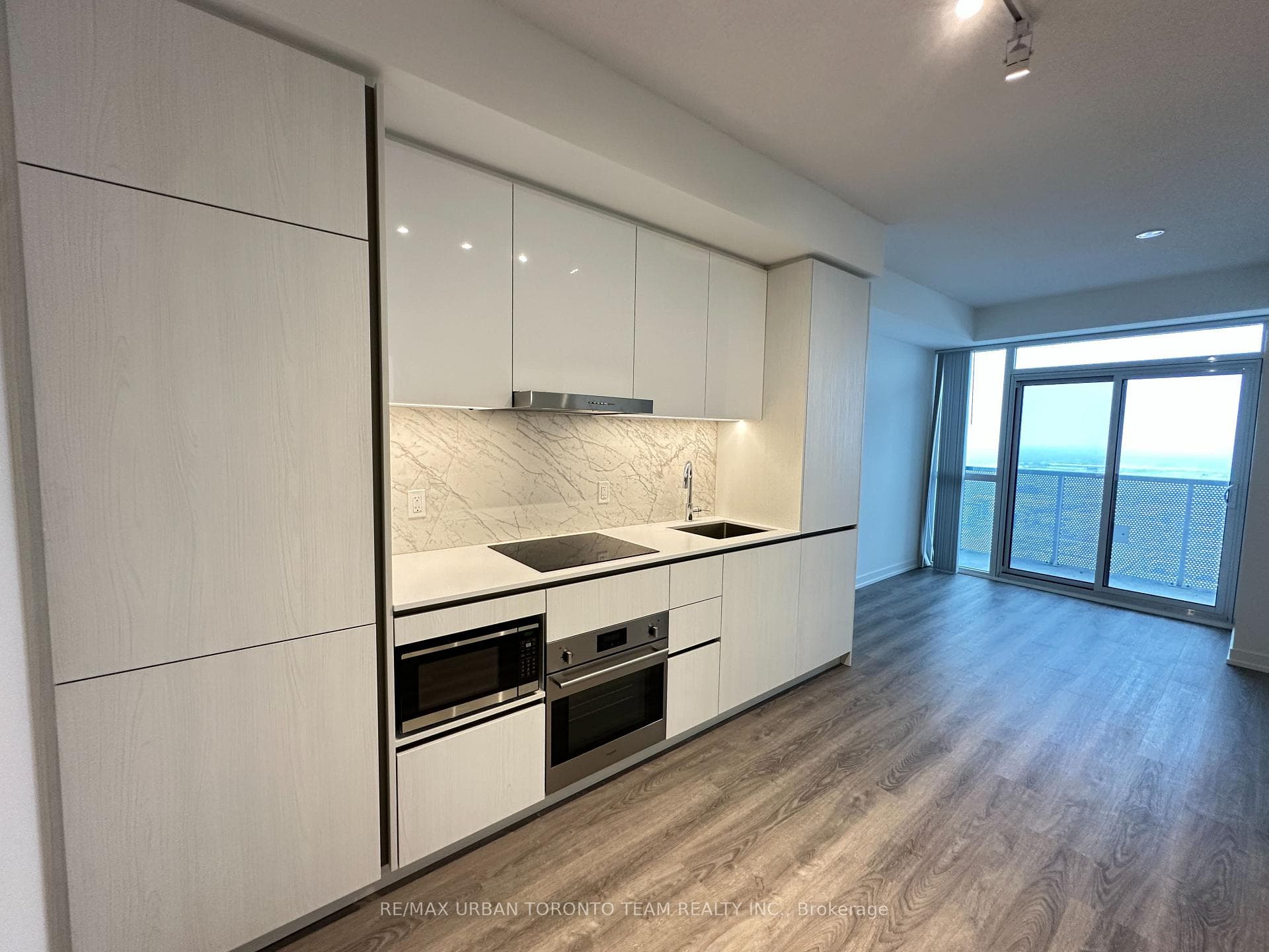 8 Interchange Way Unit 4805 photo 2