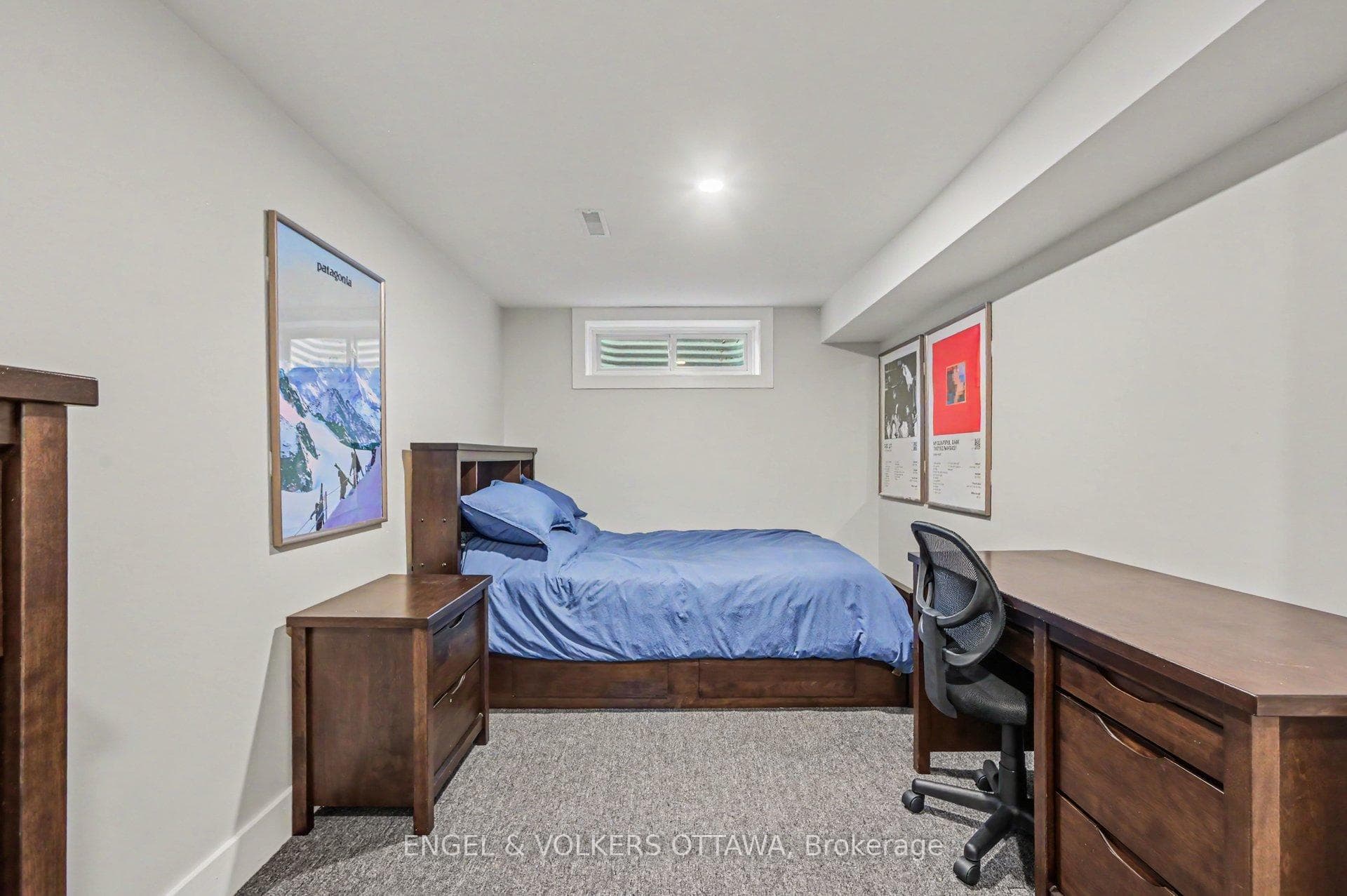 1299 Alloway Crescent photo 22
