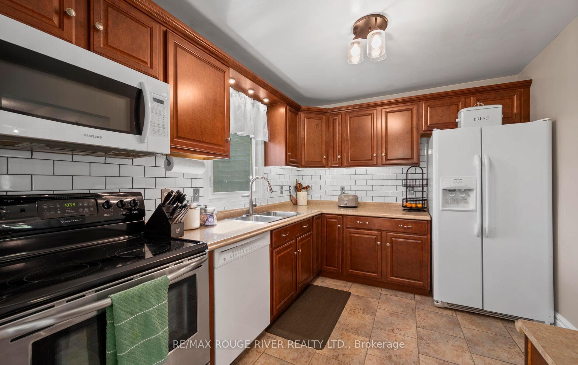 556 Cobblehill Drive photo 16