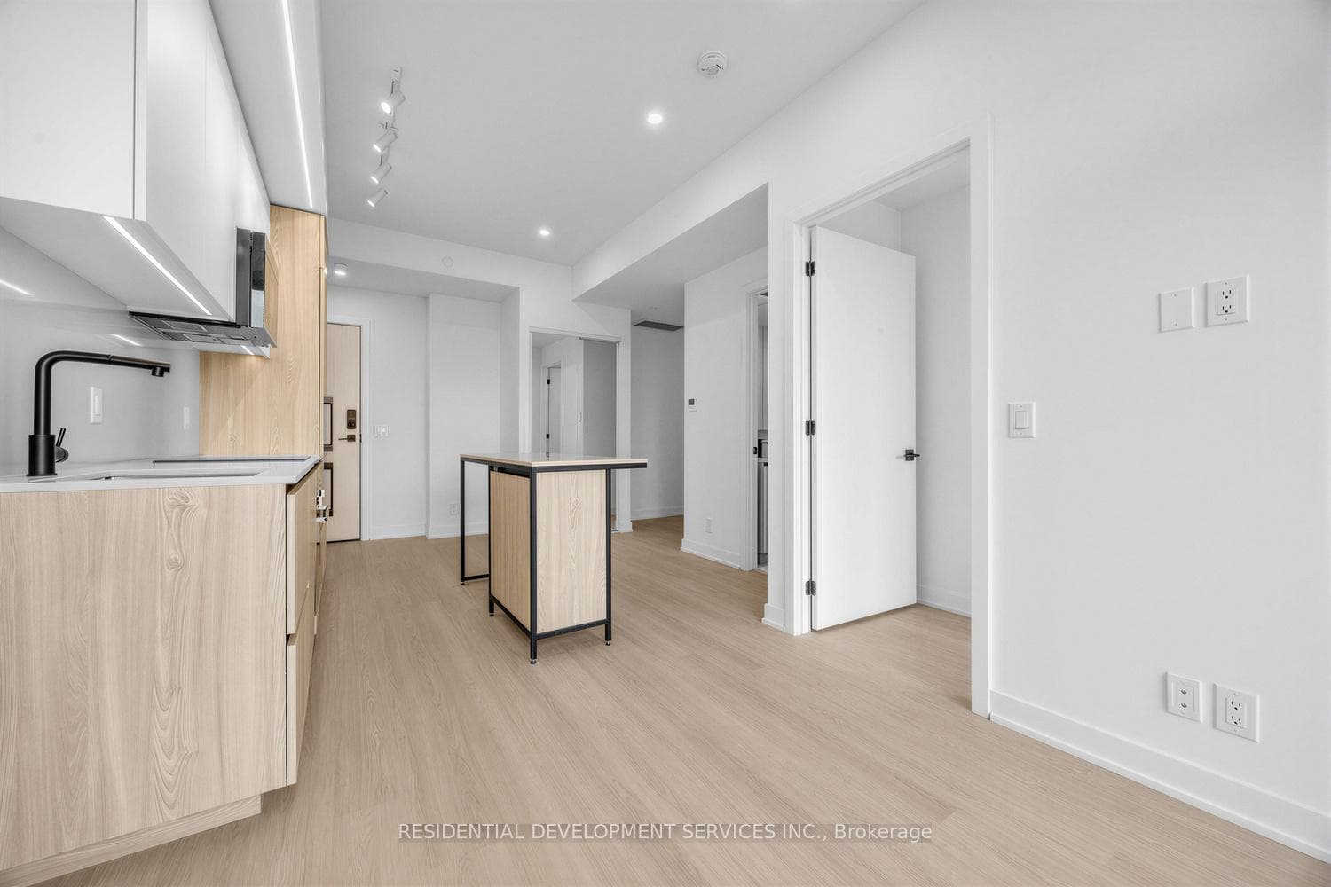 699 Sheppard Avenue Unit 505 photo 13