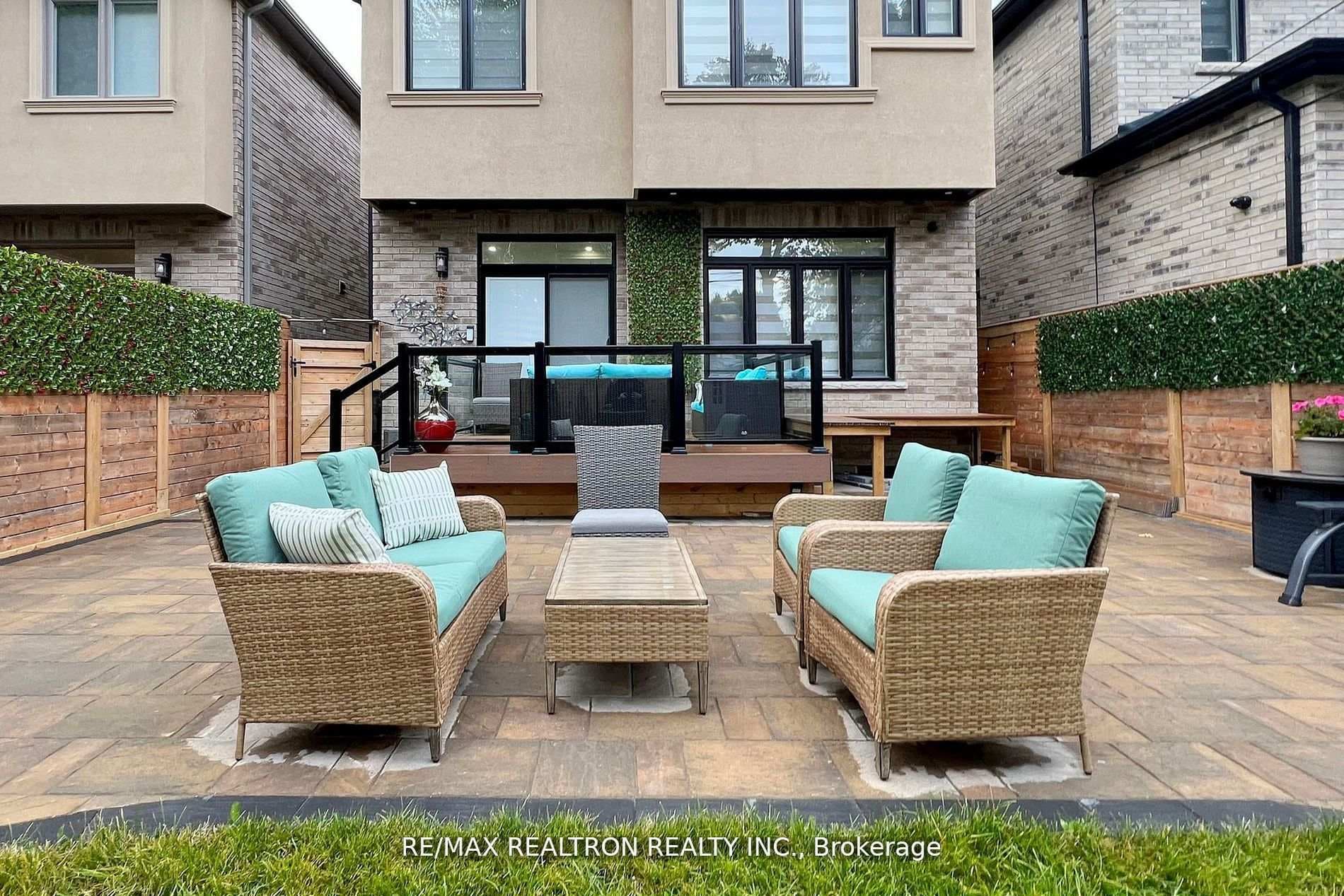 55 Harewood Avenue photo 35