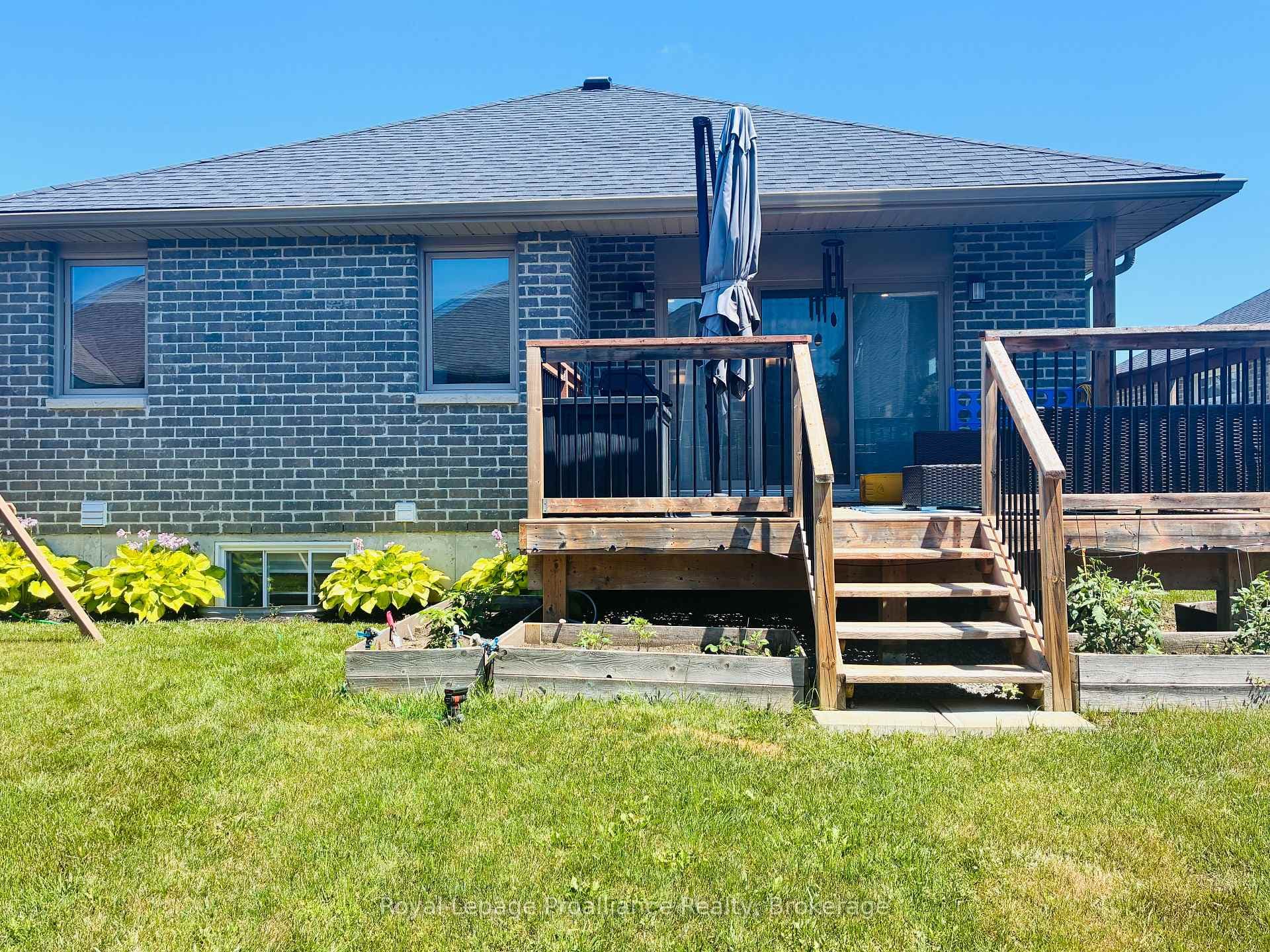 48 Mercedes Drive photo 42