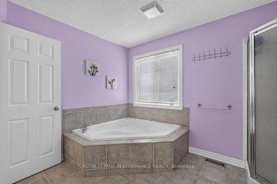 266 Mica Crescent photo 17
