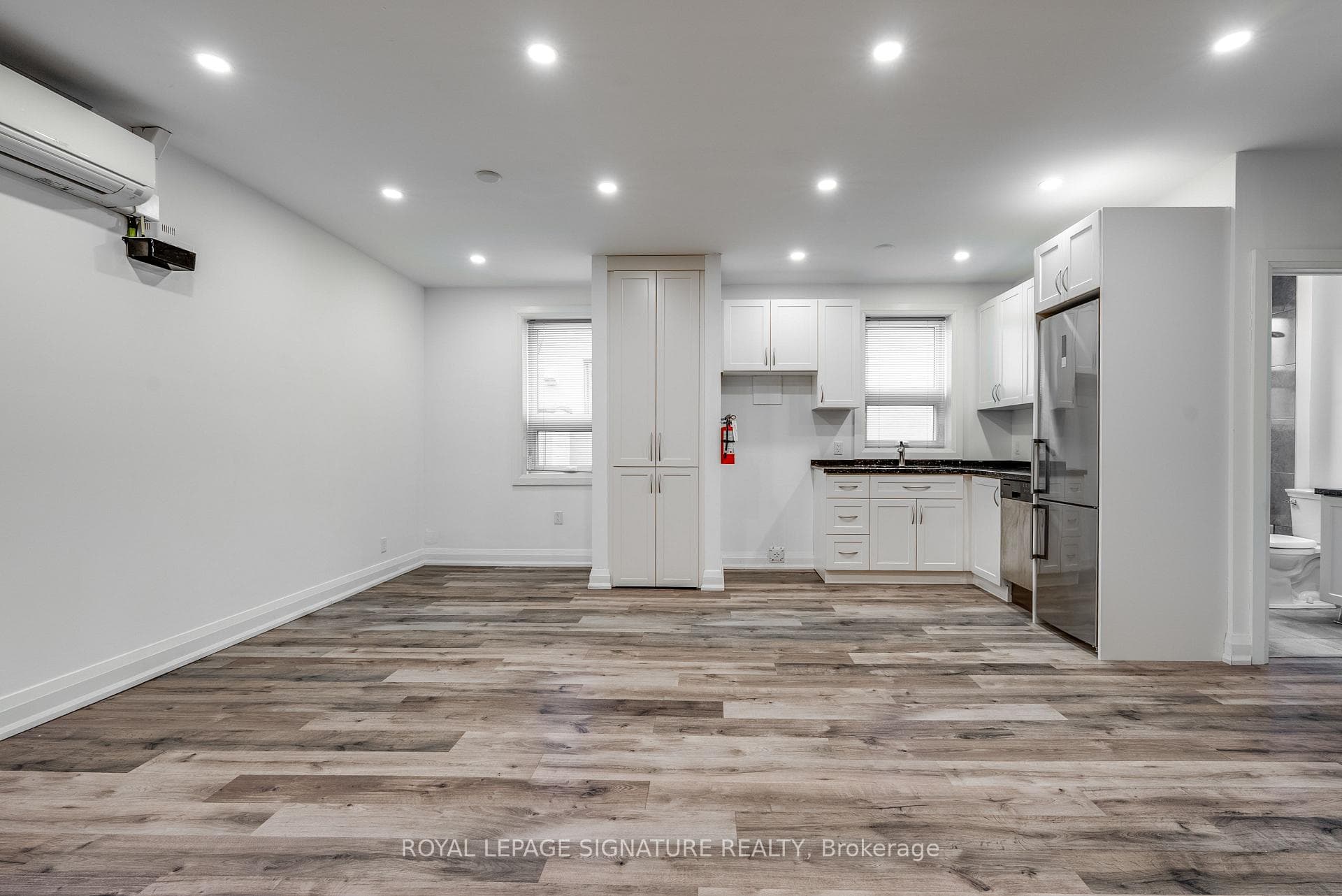 421 Danforth Avenue Unit 2 photo 5