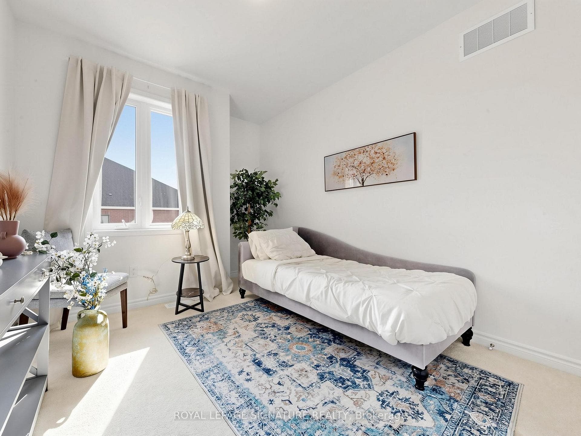 635 Newlove Street photo 36