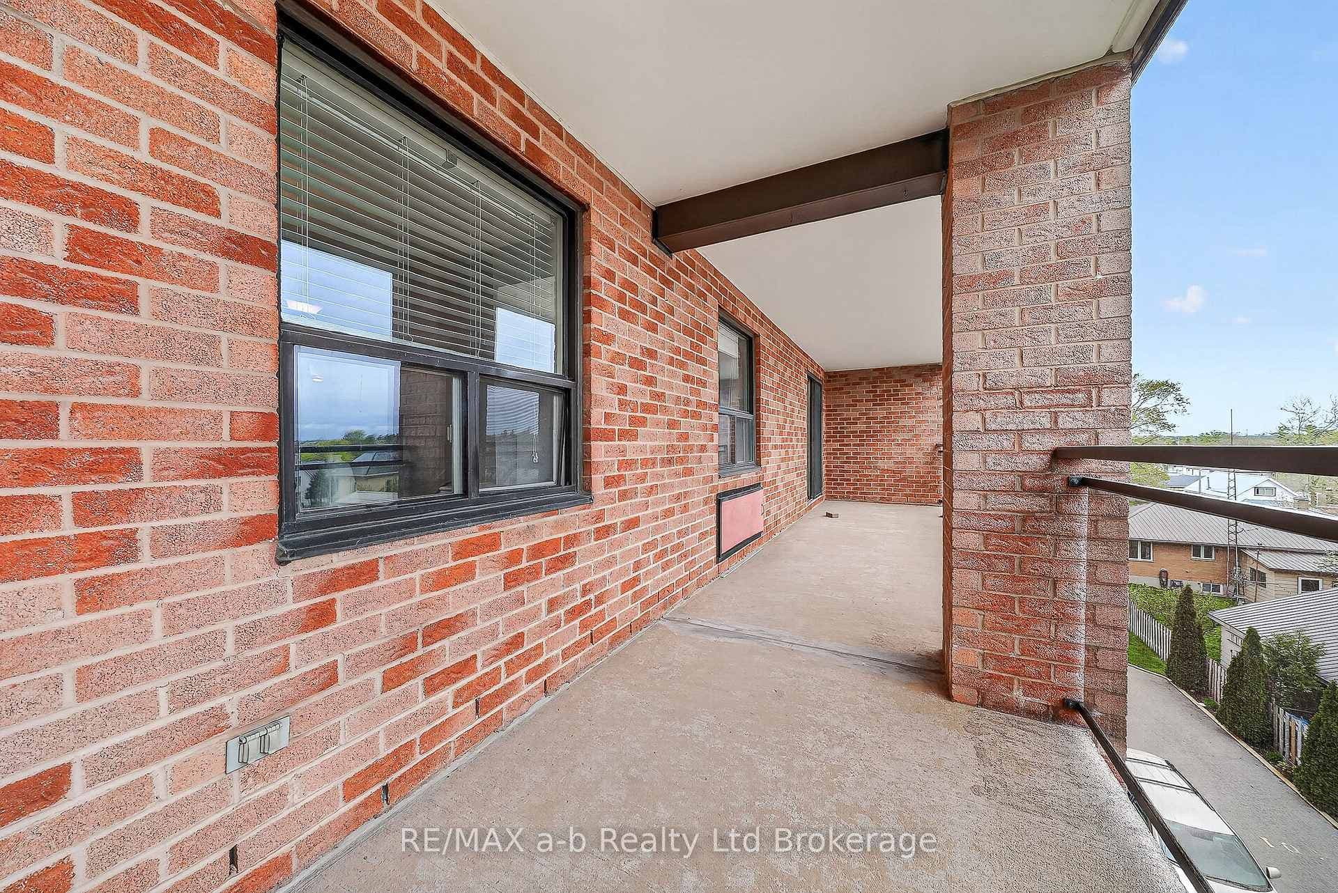 75 Bridge Street Unit 402 photo 3