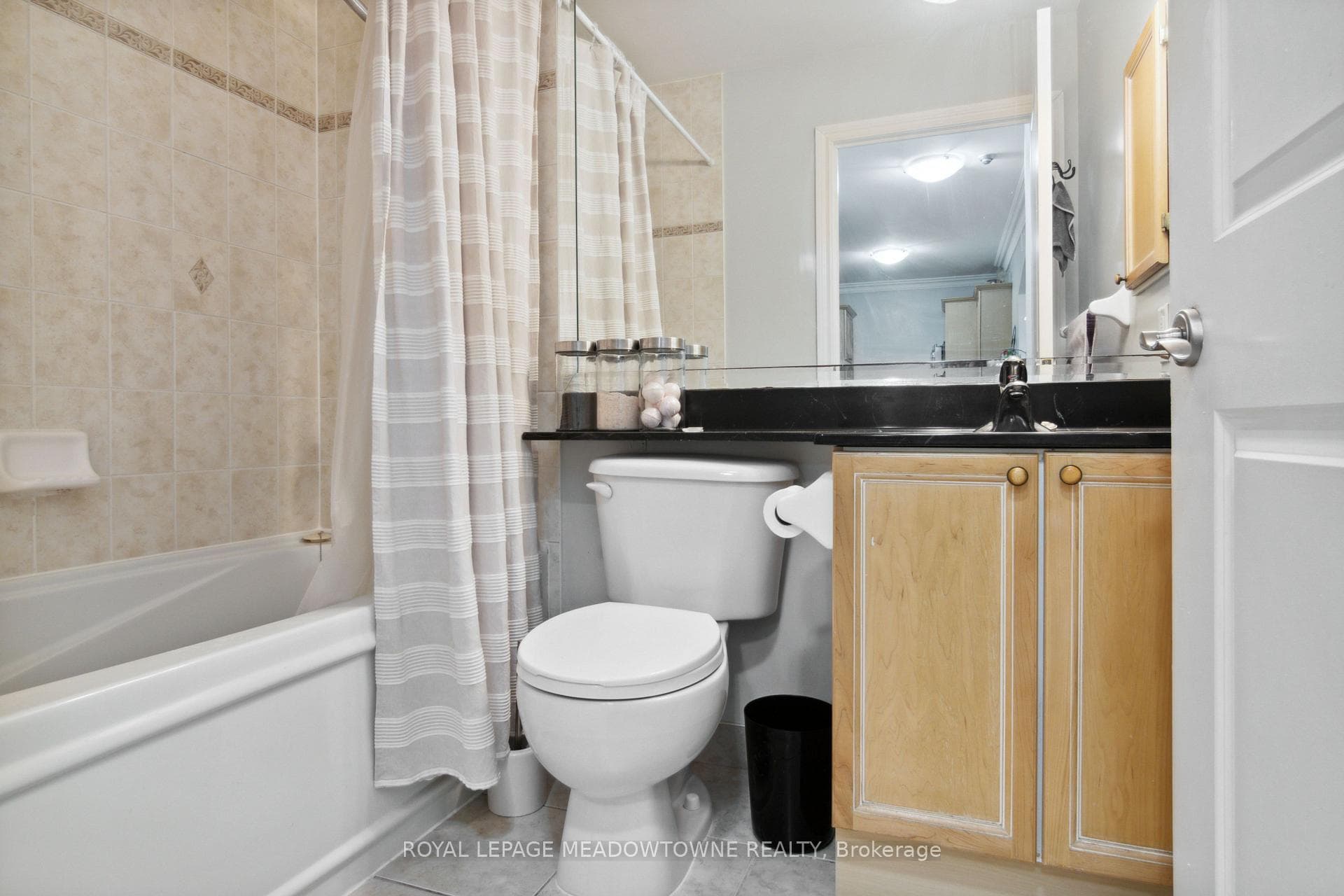 9519 Keele Street Unit 223 photo 29