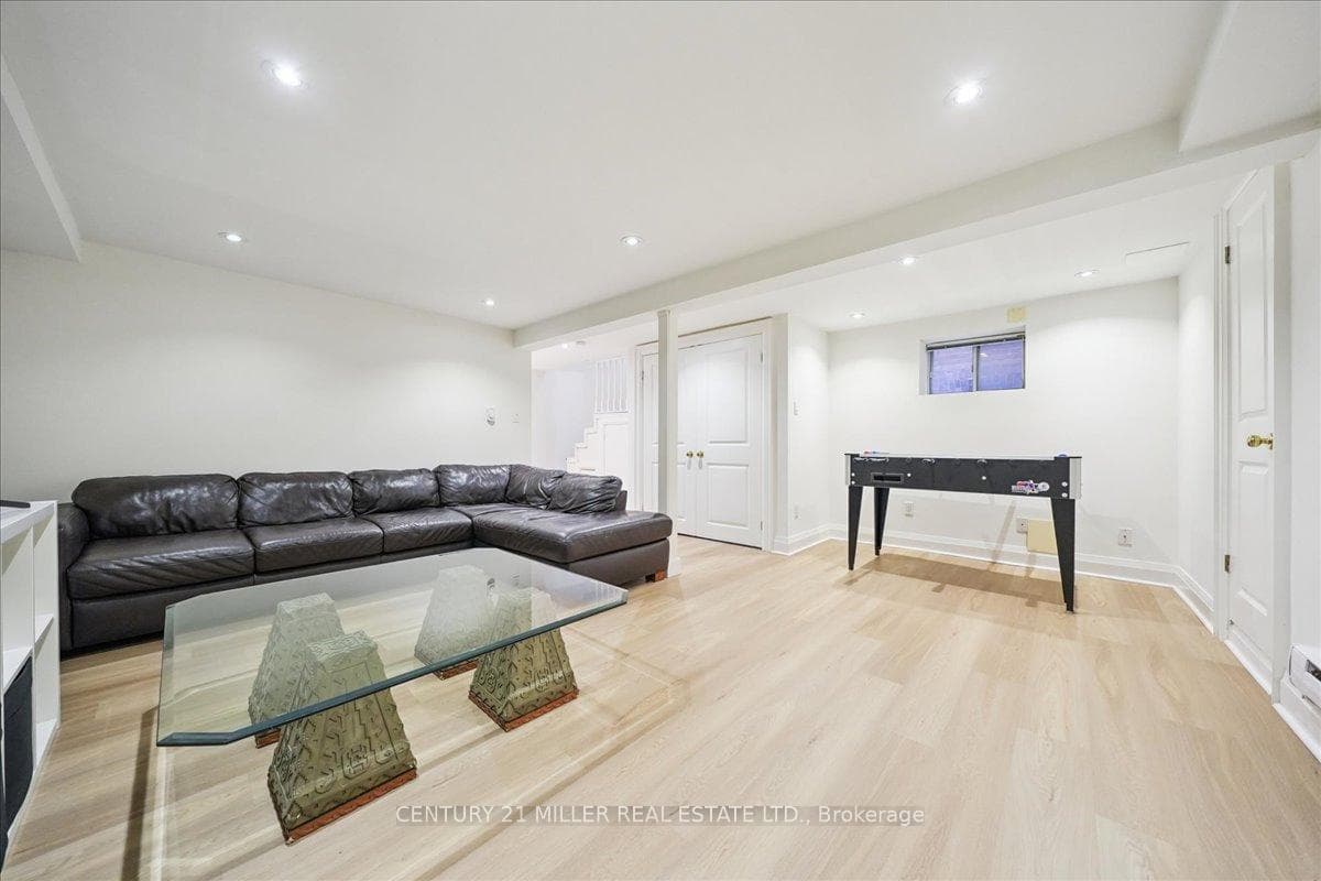 94 Castlewood Road photo 29